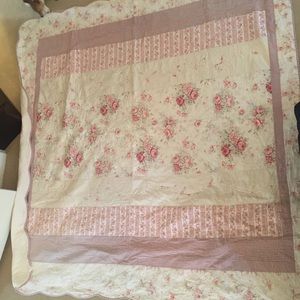 Queen size quilt and dust ruffle